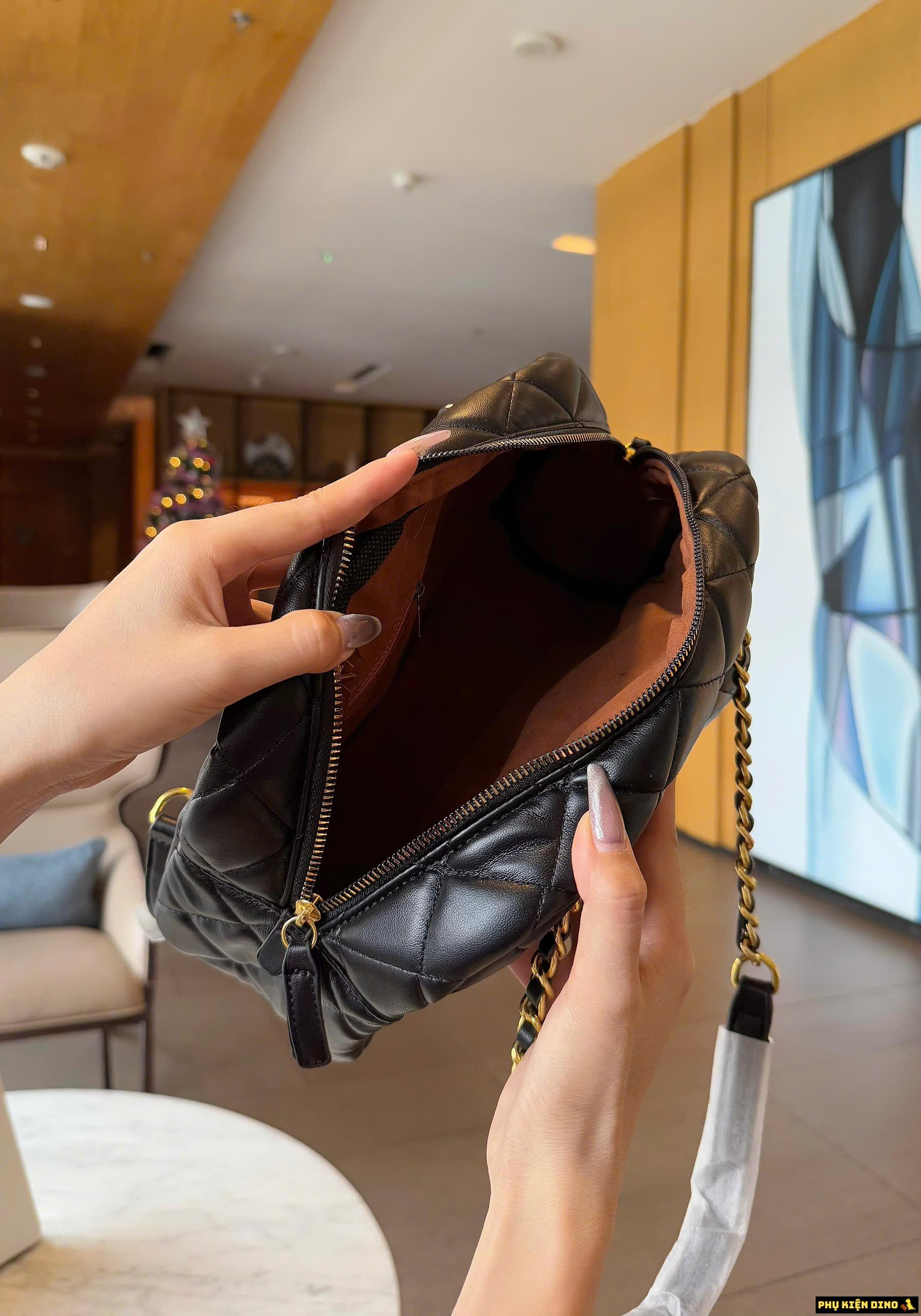 Bên trong Túi Chanel Maxi Bowling Black Size 23 Bên trong Túi Chanel Maxi Bowling Black Size 23